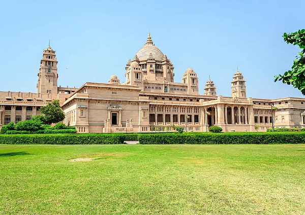 The royal Umaid Bhawan Palace, a luxurious heritage site in Jodhpur, featured in Jodhpur’s Most Thrilling Sightseeing Tours.