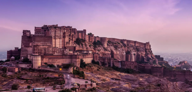 Jodhpur sightseeing taxi taking tourists to iconic attractions