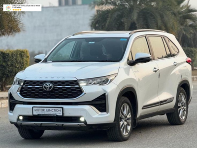 Spacious SUV cab for long-distance and group travel