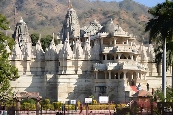 Intricate architecture at Ranakpur Jain Temple – Jodhpur to Ranakpur & Kumbhalgarh Taxi