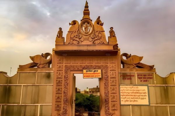 Jodhpur to Vrindavan Taxi sightseeing at Nidhivan sacred forest in Vrindavan