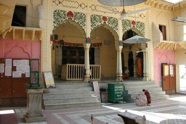 Jodhpur to Vrindavan Taxi tour covering Shri Radha Damodar Temple Vrindavan