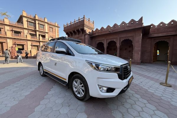 SUV Taxi from Jodhpur to Jaipur with Innova Crysta for family travel