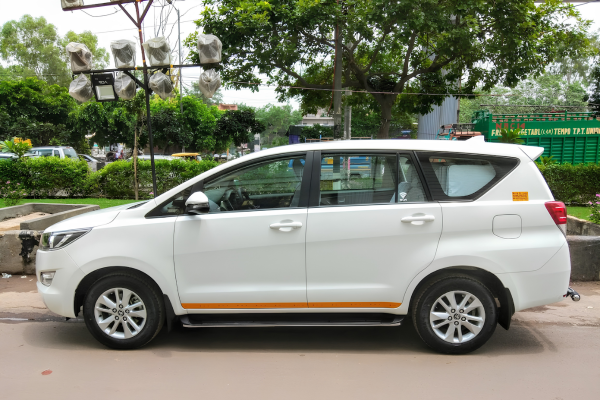 White Toyota Innova parked on a city road in Jodhpur, Rajasthan, used for private taxi service, airport transfers, and sightseeing tours.